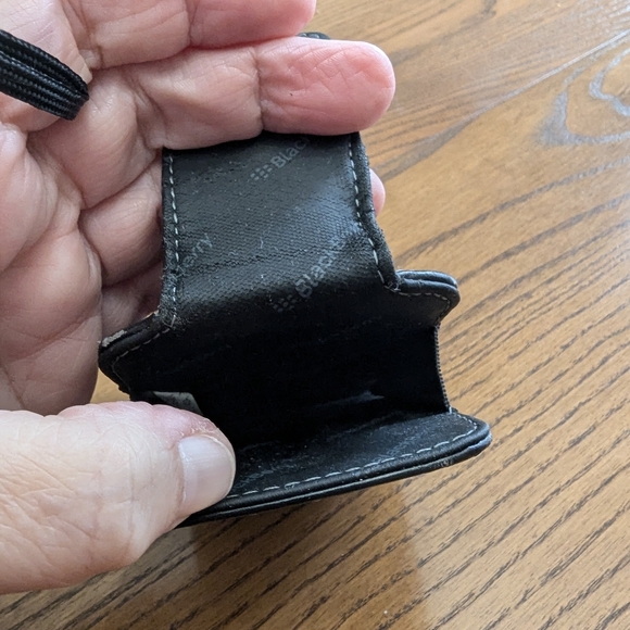Leather Phone Case, Holster for BlackBerry phone. Clip works. - Picture 3 of 5